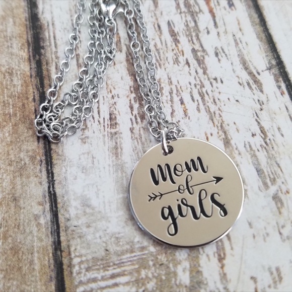 MOM OF GIRLS stamped necklace - Picture 3 of 6